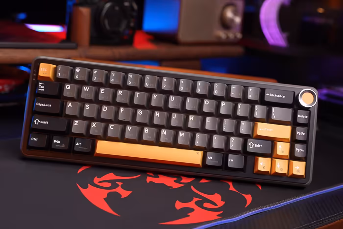 Software interface showing macro settings and RGB customization for the keyboard