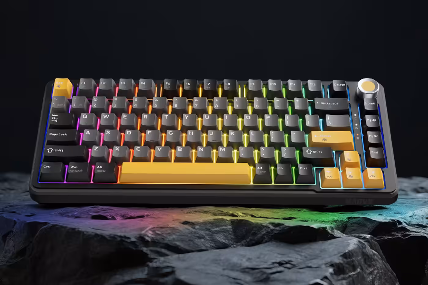 Titan 75 keyboard highlighting its long-lasting 4000mAh internal battery