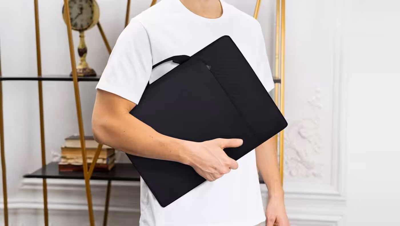 Laptop bag designed to accommodate devices from 15.6 to 22 inches