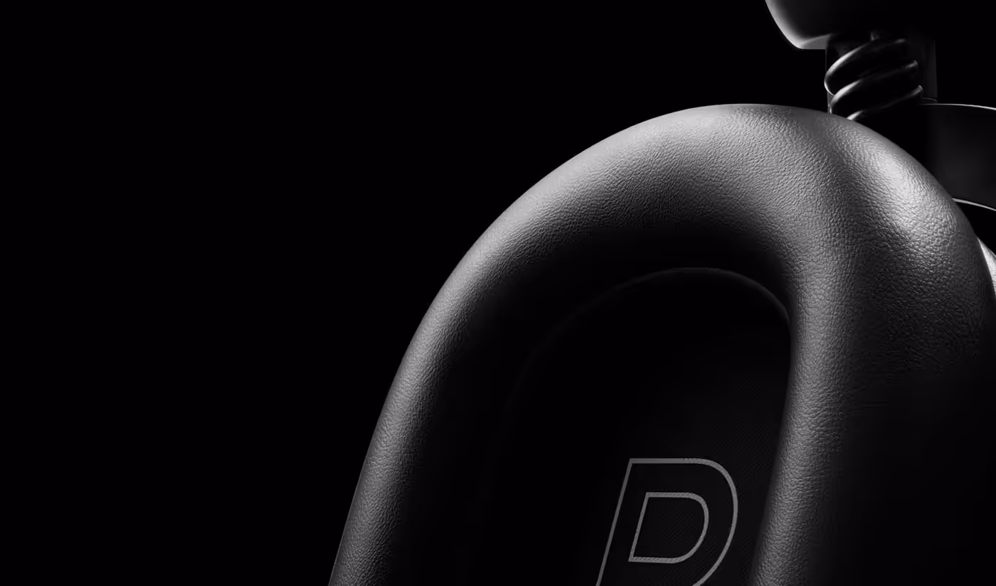Durable gaming headset with rotating hinge and memory foam earpads