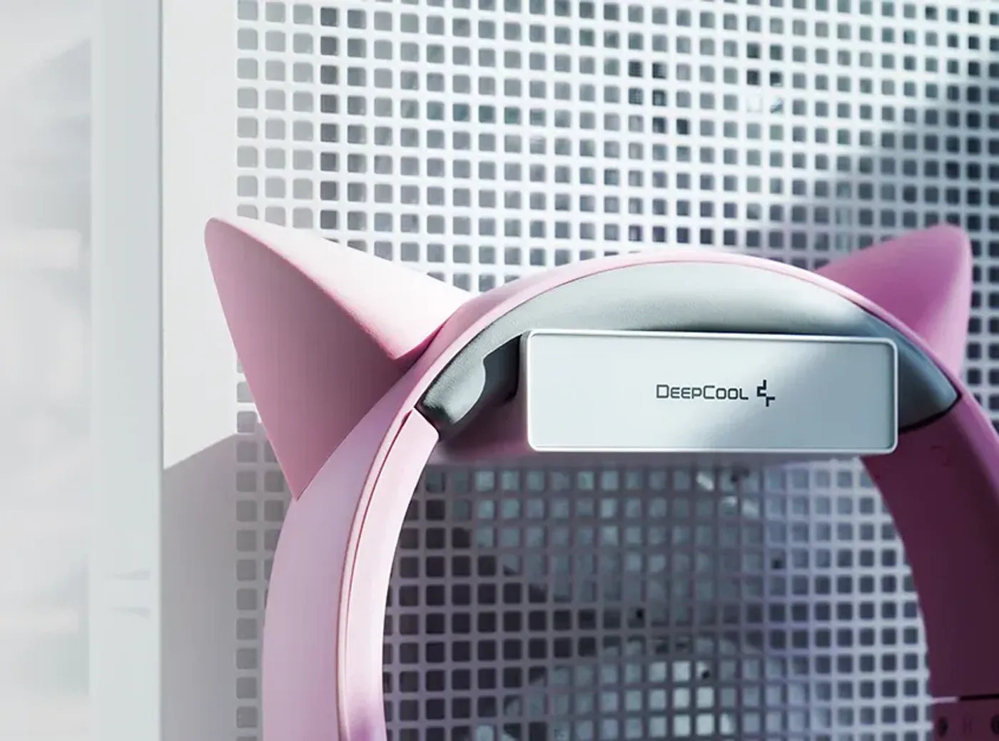DeepCool HB-01 headset holder accessory used with CH170 PLUS WH