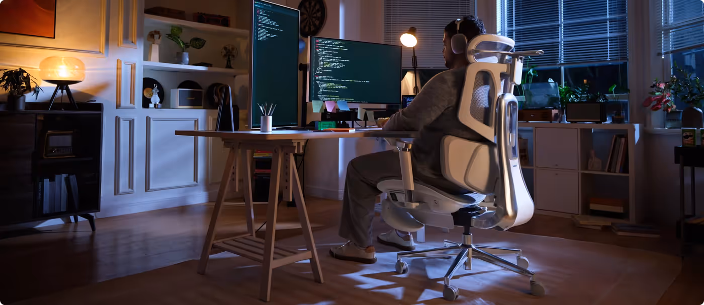 Chair adapting to user motion