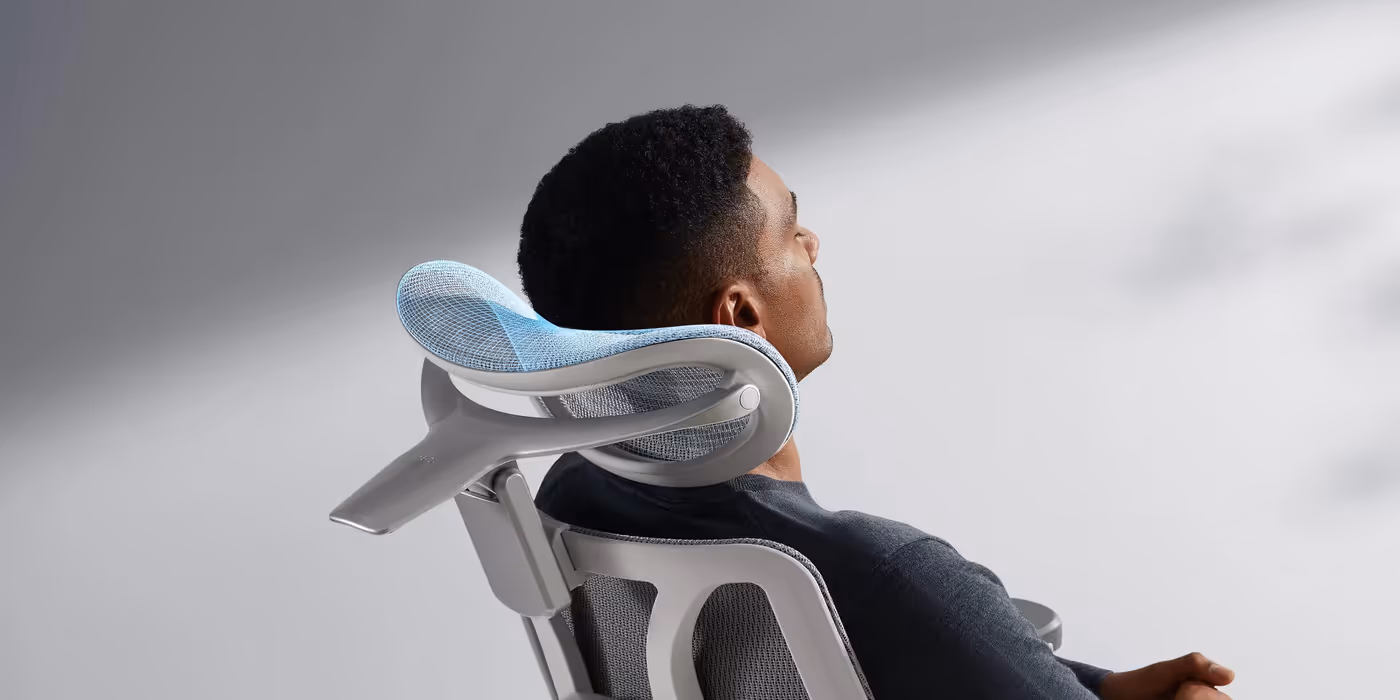 4D adjustable headrest with dual-axis rotation