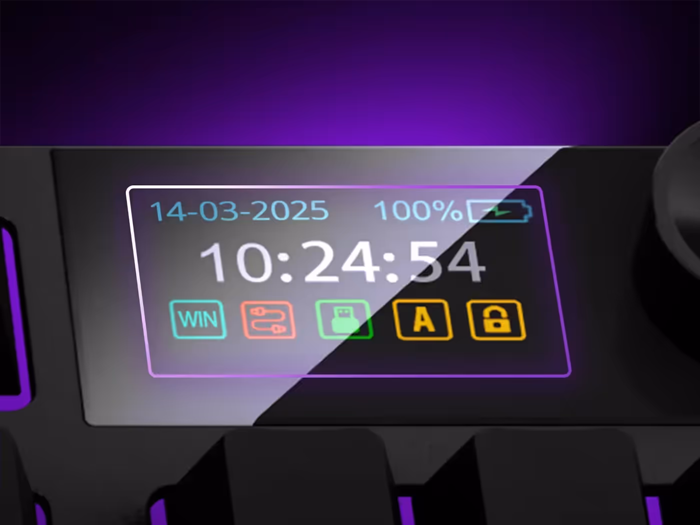 Keyboard with 1.47-inch TFT screen displaying system information