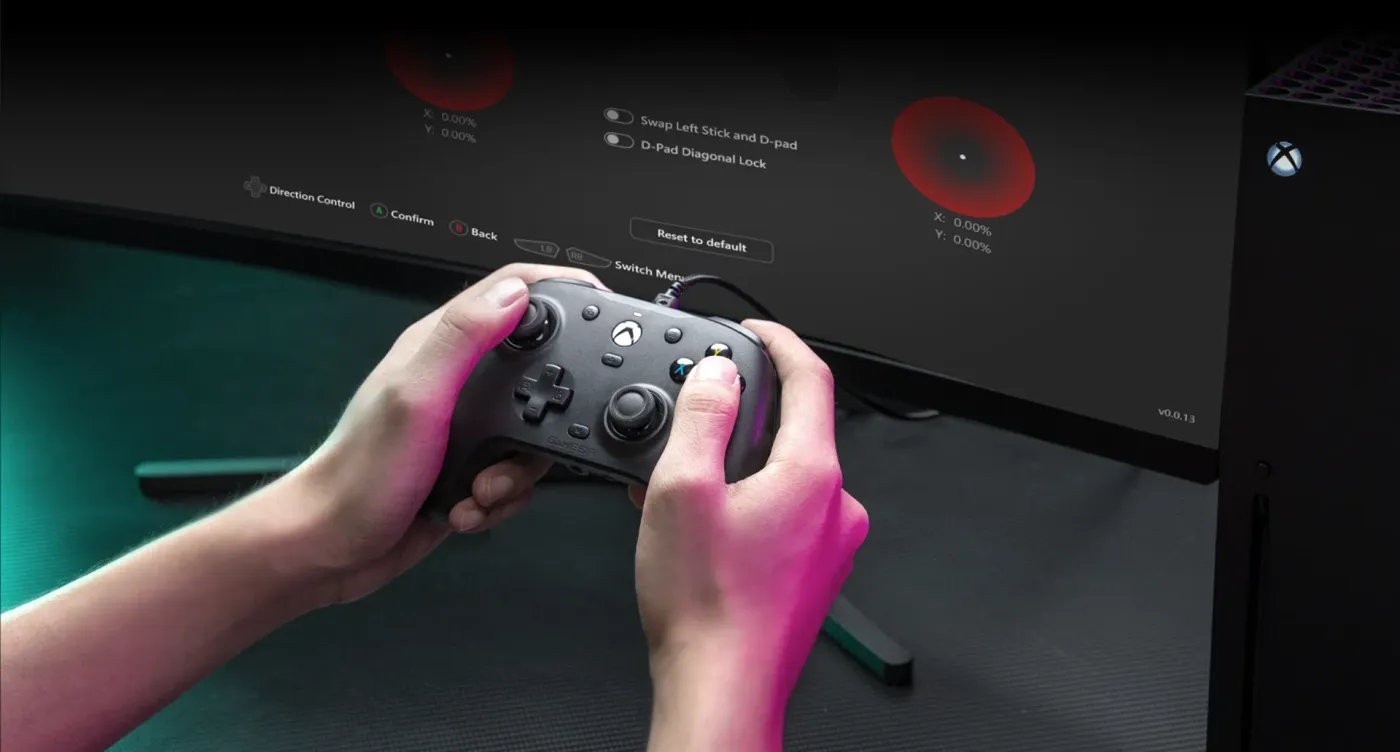 GameSir G7 HE connected by its detachable USB-C cable for software customisation