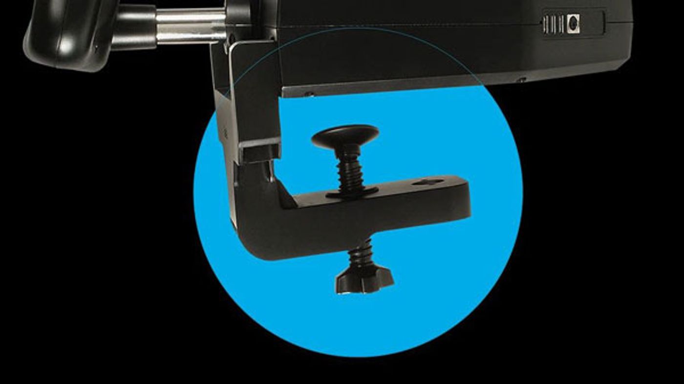Mounting clamp fixing the yoke to the front edge of a desk