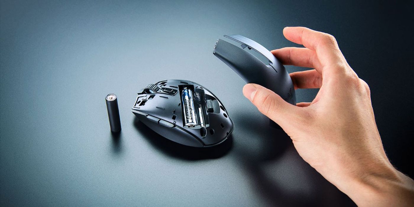 Razer Orochi V2 battery slot design ensuring optimal weight distribution and balance