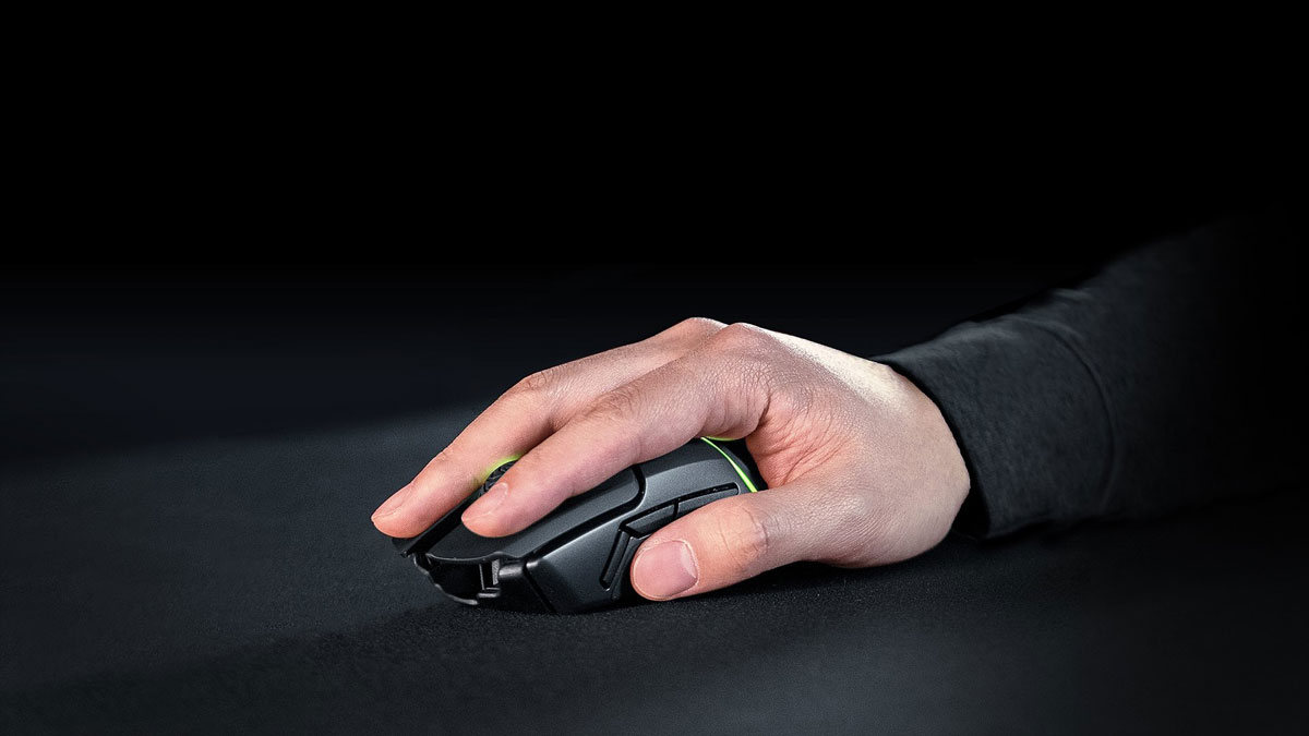 Thick rubber base of Steelseries QCK Heavy gaming mousepad providing stability