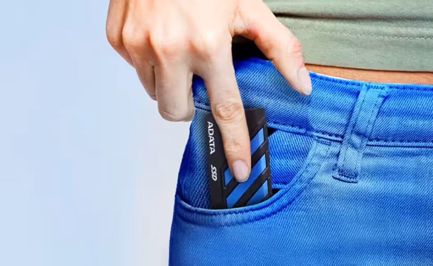 Featherweight SC735 SSD designed for easy portability