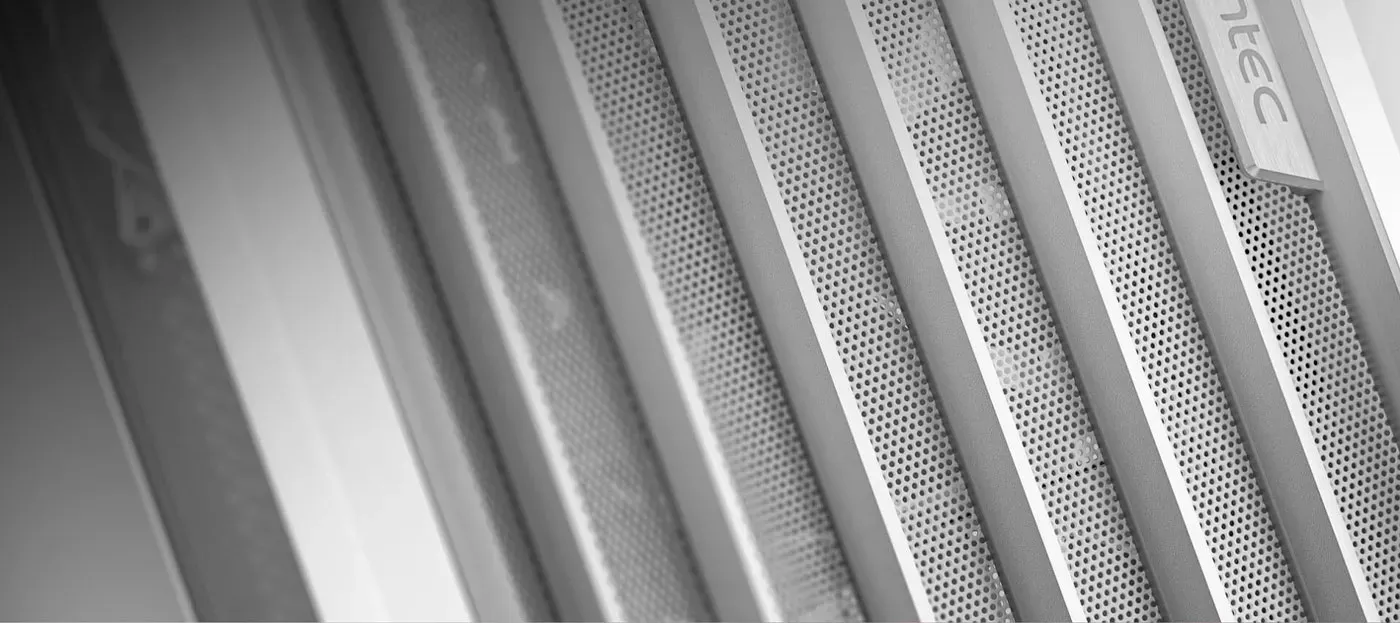 Steel mesh front panel design of the Antec Performance 1 FT for effective dust filtration
