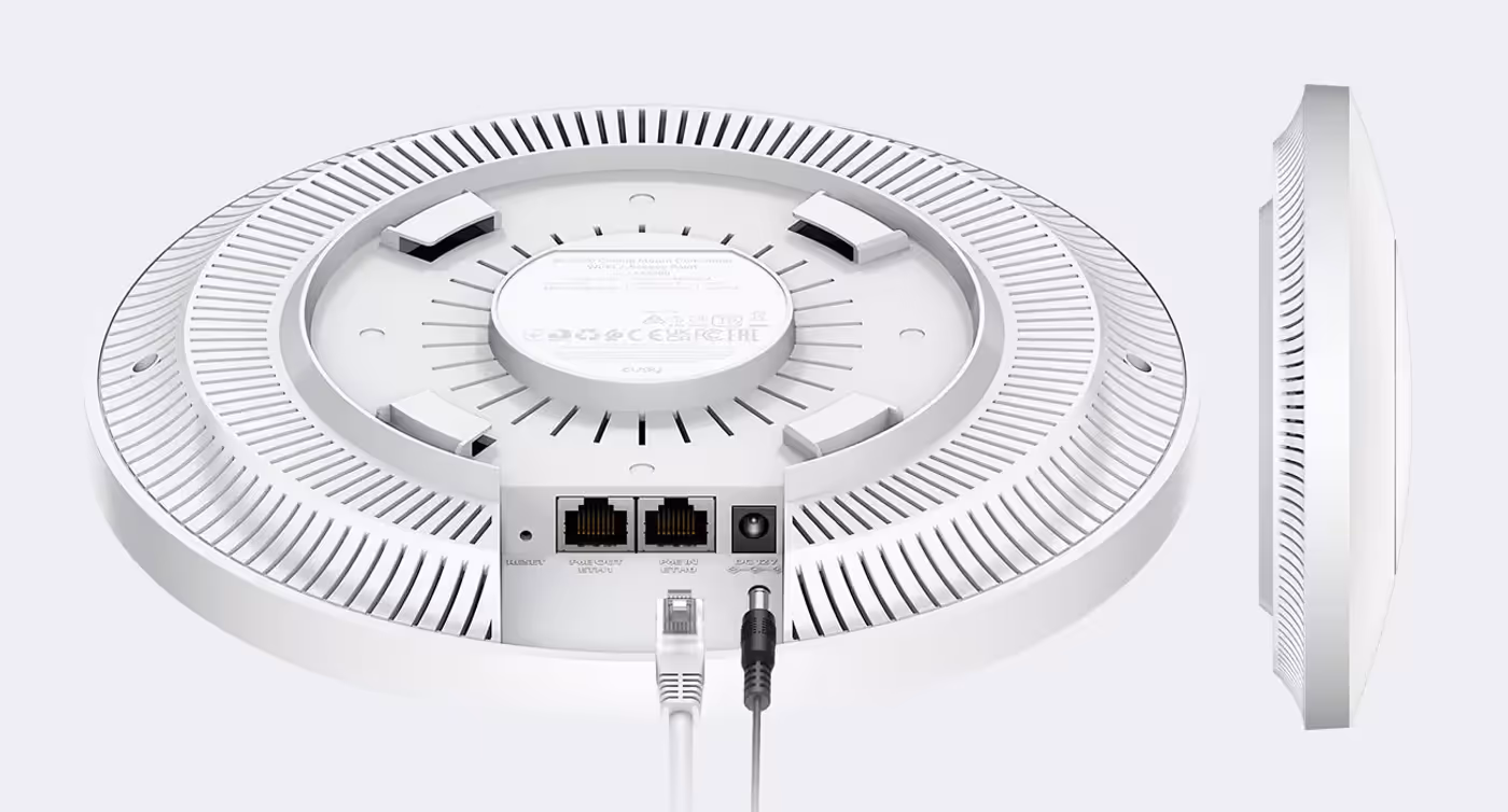 Flexible power options including PoE and DC input for versatile installation
