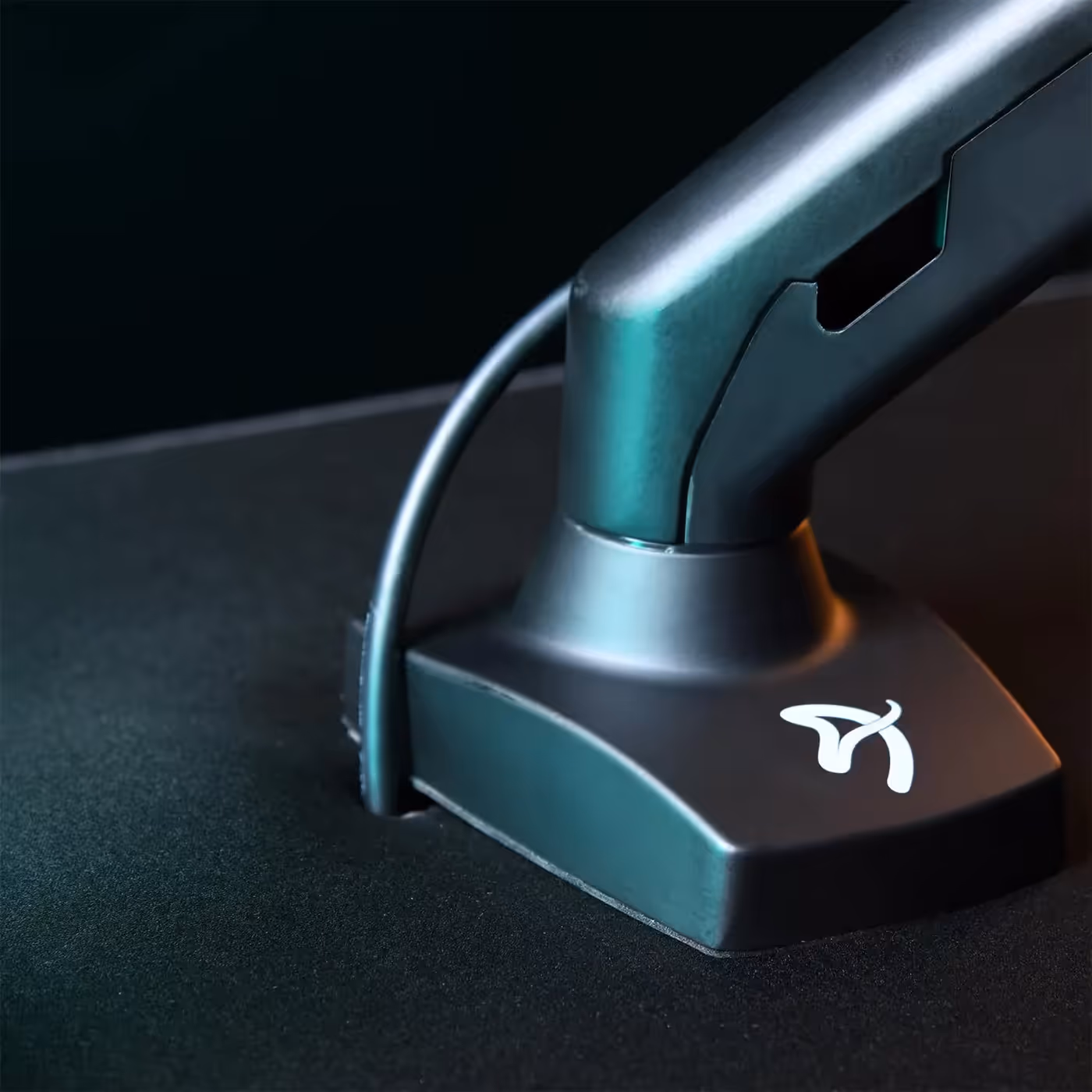 Monitor attachment cutouts on 55.1 inch wide gaming desk supporting dual monitors