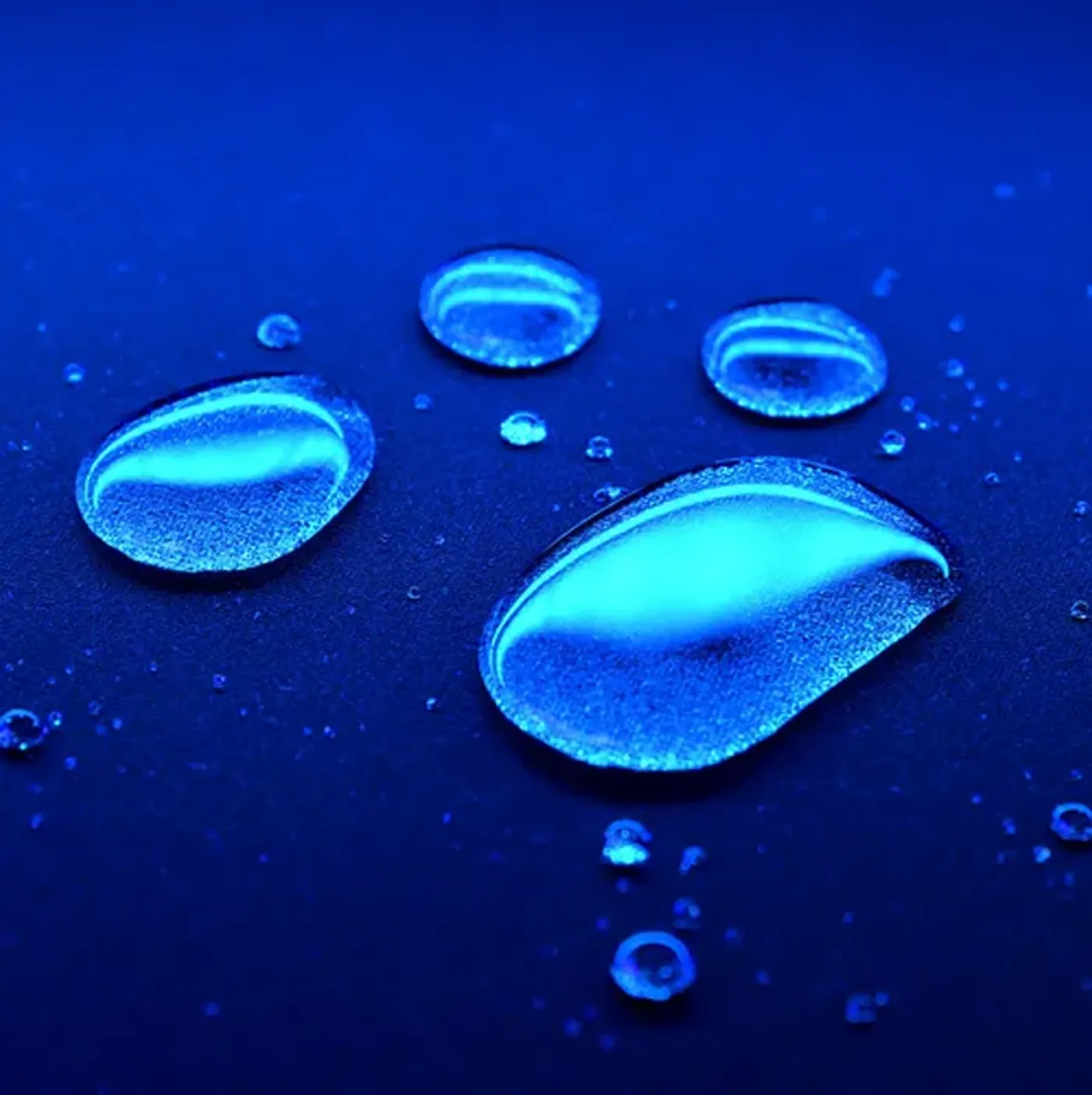 Water-resistant microfiber mousepad suitable for gaming and work
