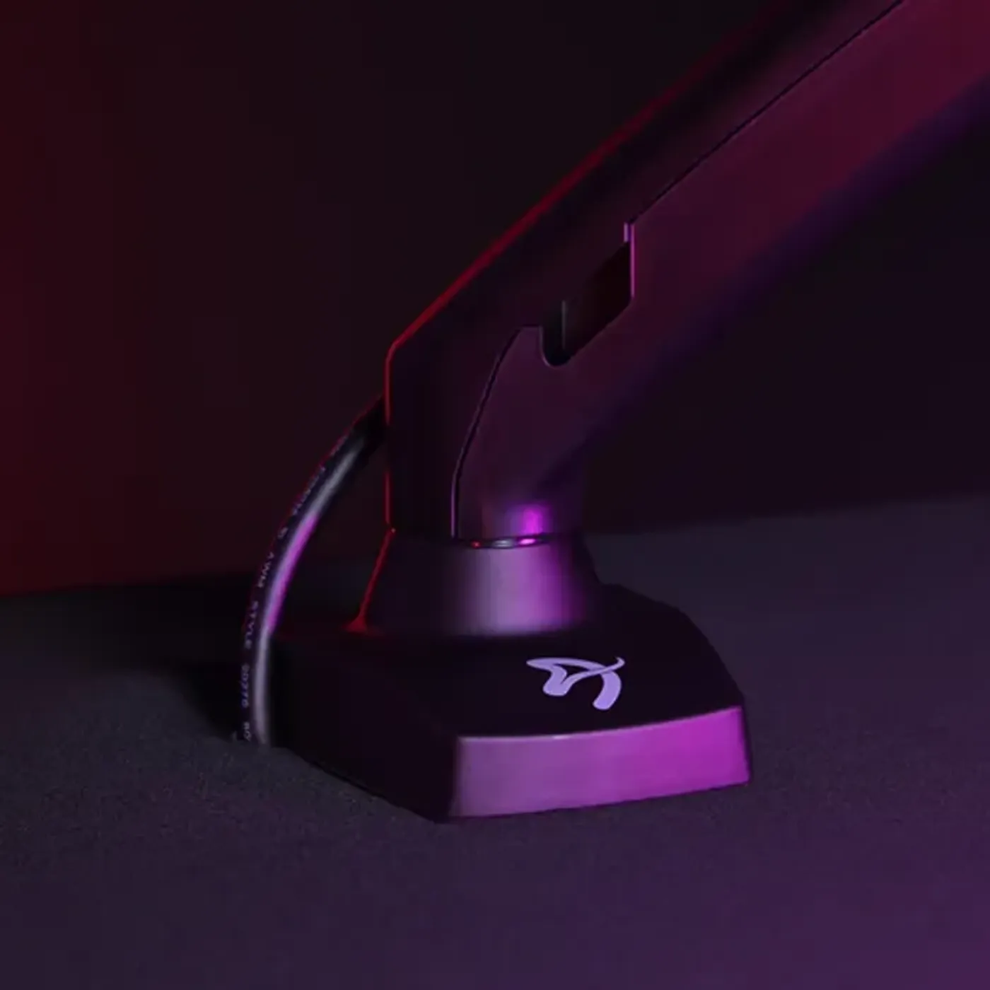 Monitor attachment points on Arena Moto desk
