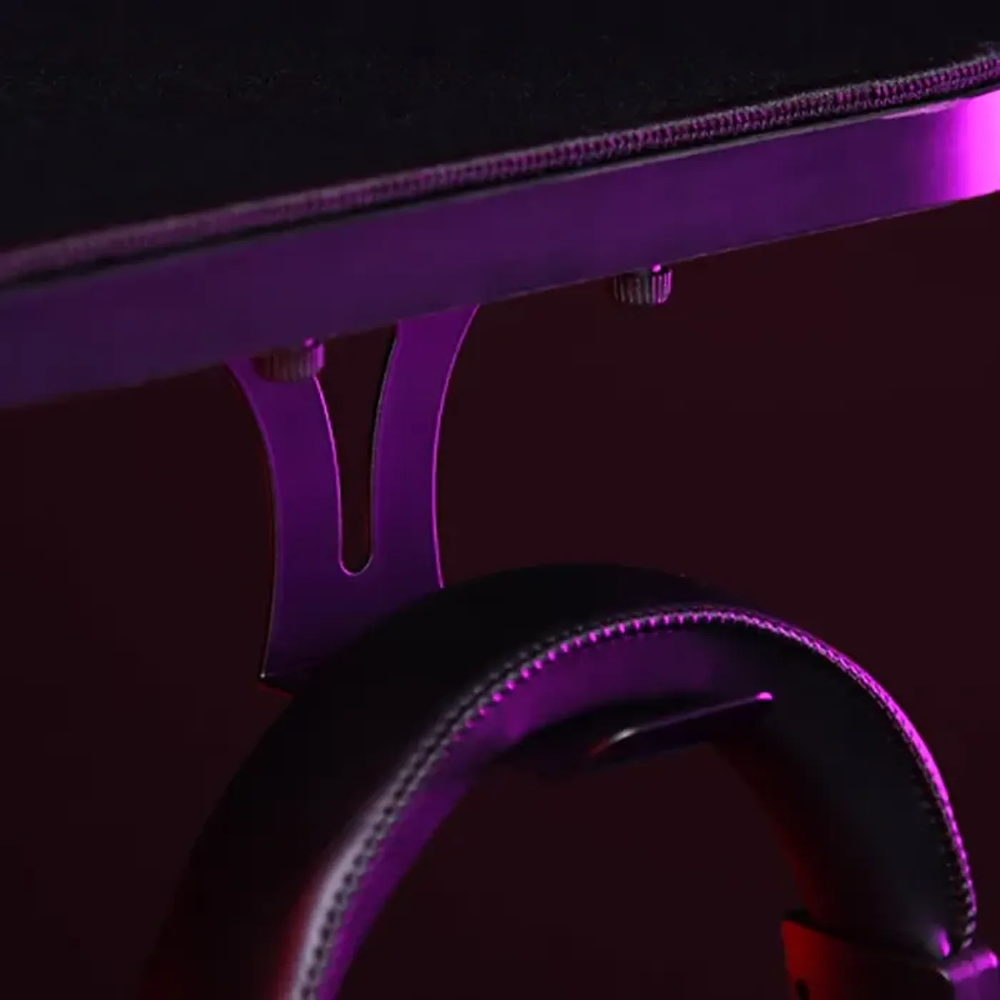 Included headset hanger under Arena Moto desk
