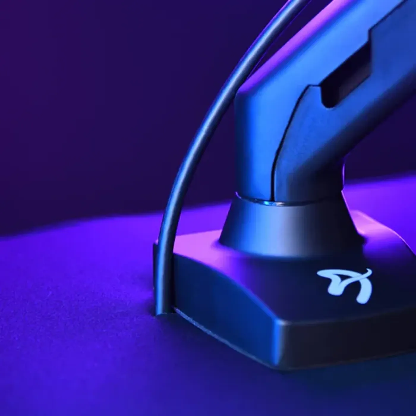 Monitor attachment points with cutouts, supporting dual monitor setups