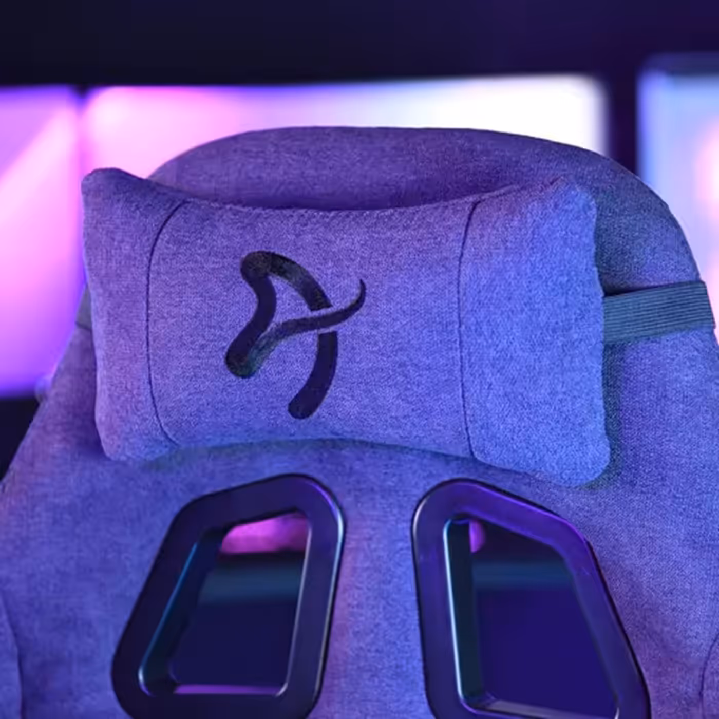 Arozzi Avanti gaming chair displaying Soft Fabric and PU leather materials
