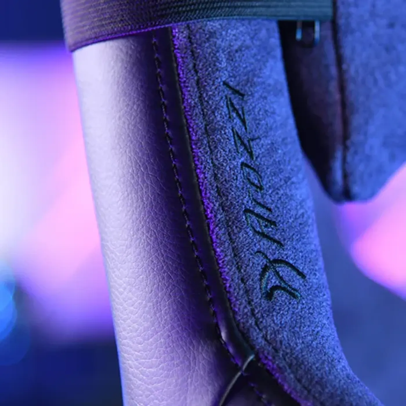 Diamond-stitched pattern on the Arozzi Avanti Gaming Chair