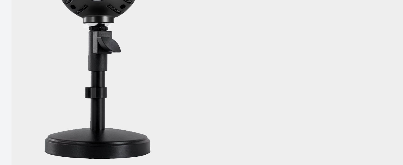 Arozzi Sfera Microphone showcasing cable management capabilities