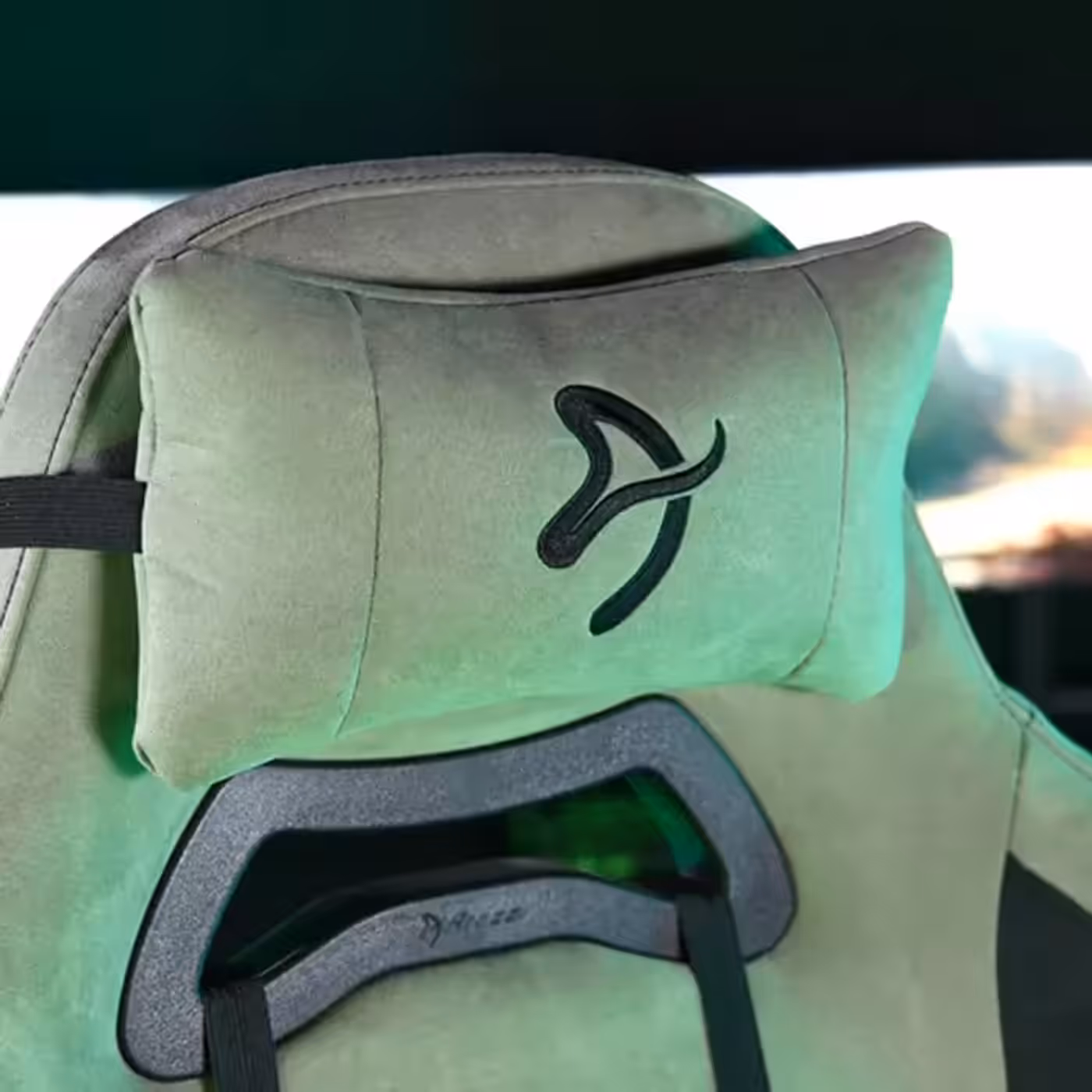Neck support pillow for improved head alignment and comfort