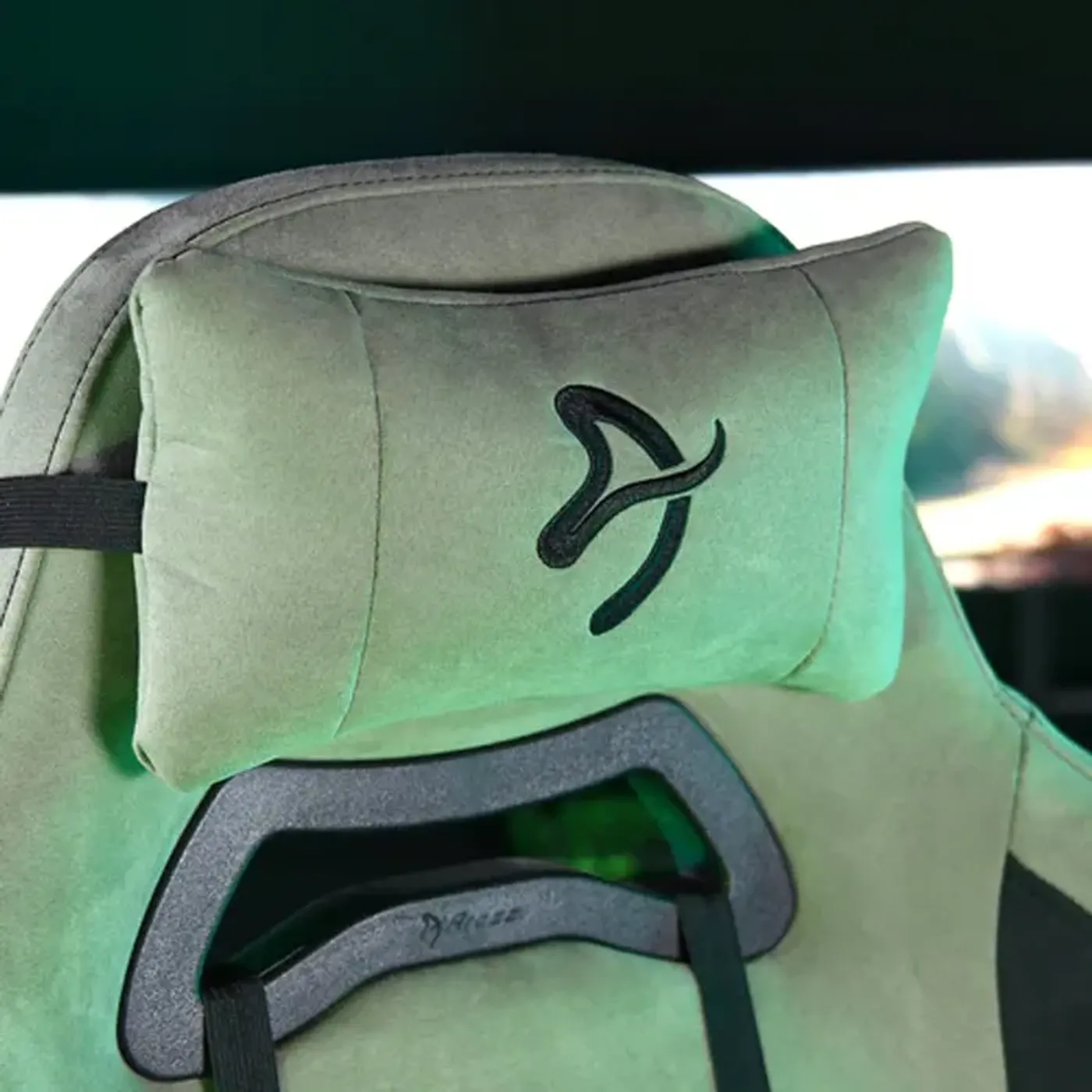 Neck support pillow on Torretta Supersoft Gaming Chair