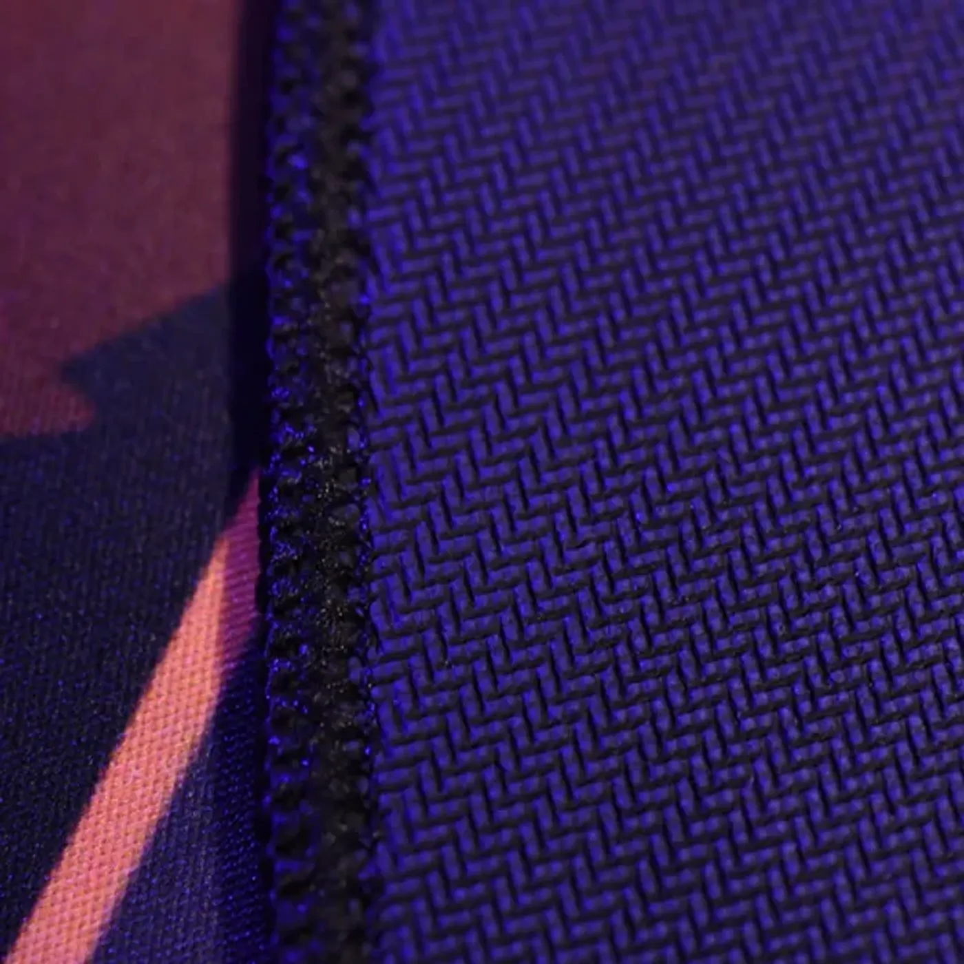 Non-slip rubber bottom for secure placement of microfiber mats