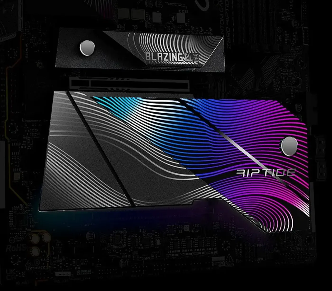 XXL M.2 heatsink with its tool-free quick-release cover