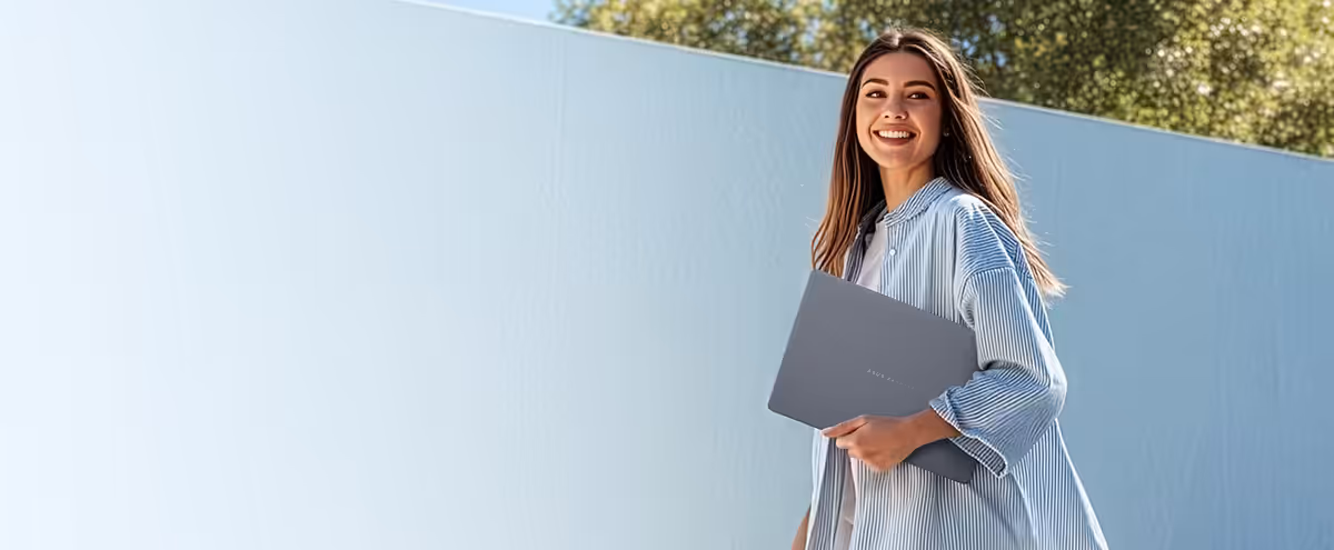 ASUS Zenbook 14 displaying a glowing battery icon during fast charging