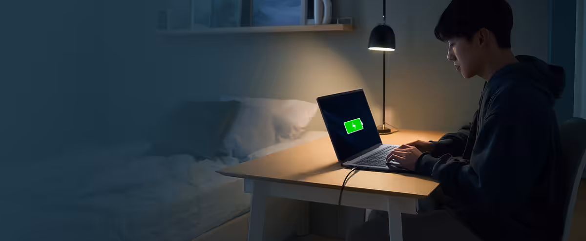 ASUS Zenbook 14 connected with other devices through one USB-C charger