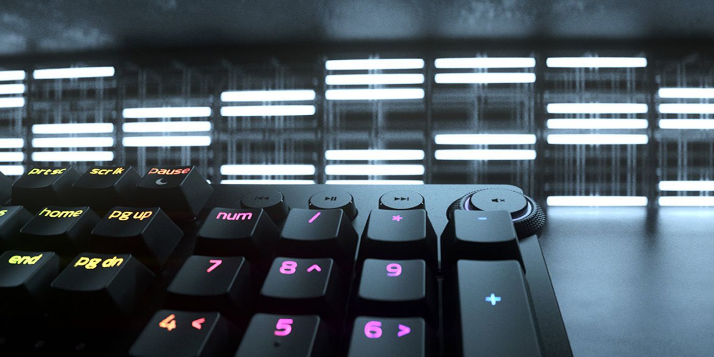 Close view of the USB 3.0 passthrough port built into the Huntsman V2 Analog