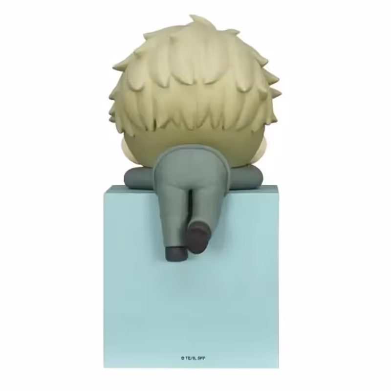 Pocket-sized Spy×Family collectible figures on a desk
