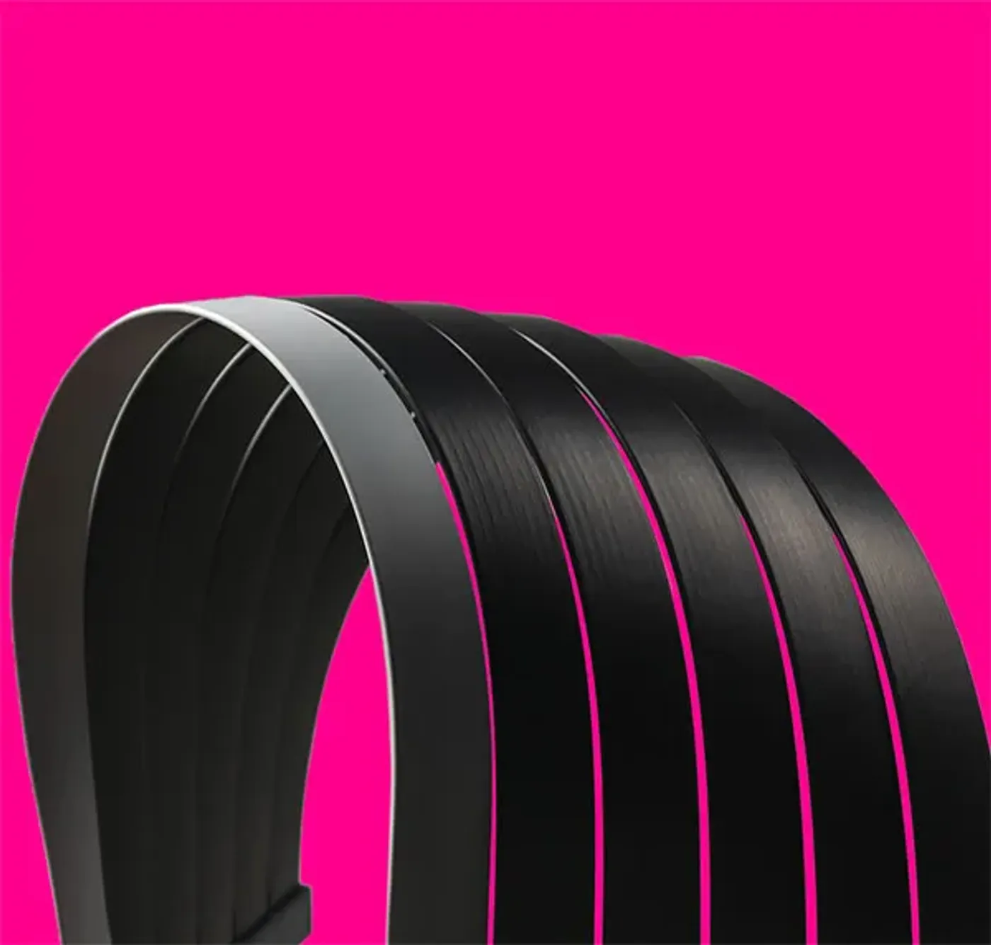 Flexible TPE sleeving on the white Cooler Master riser cable
