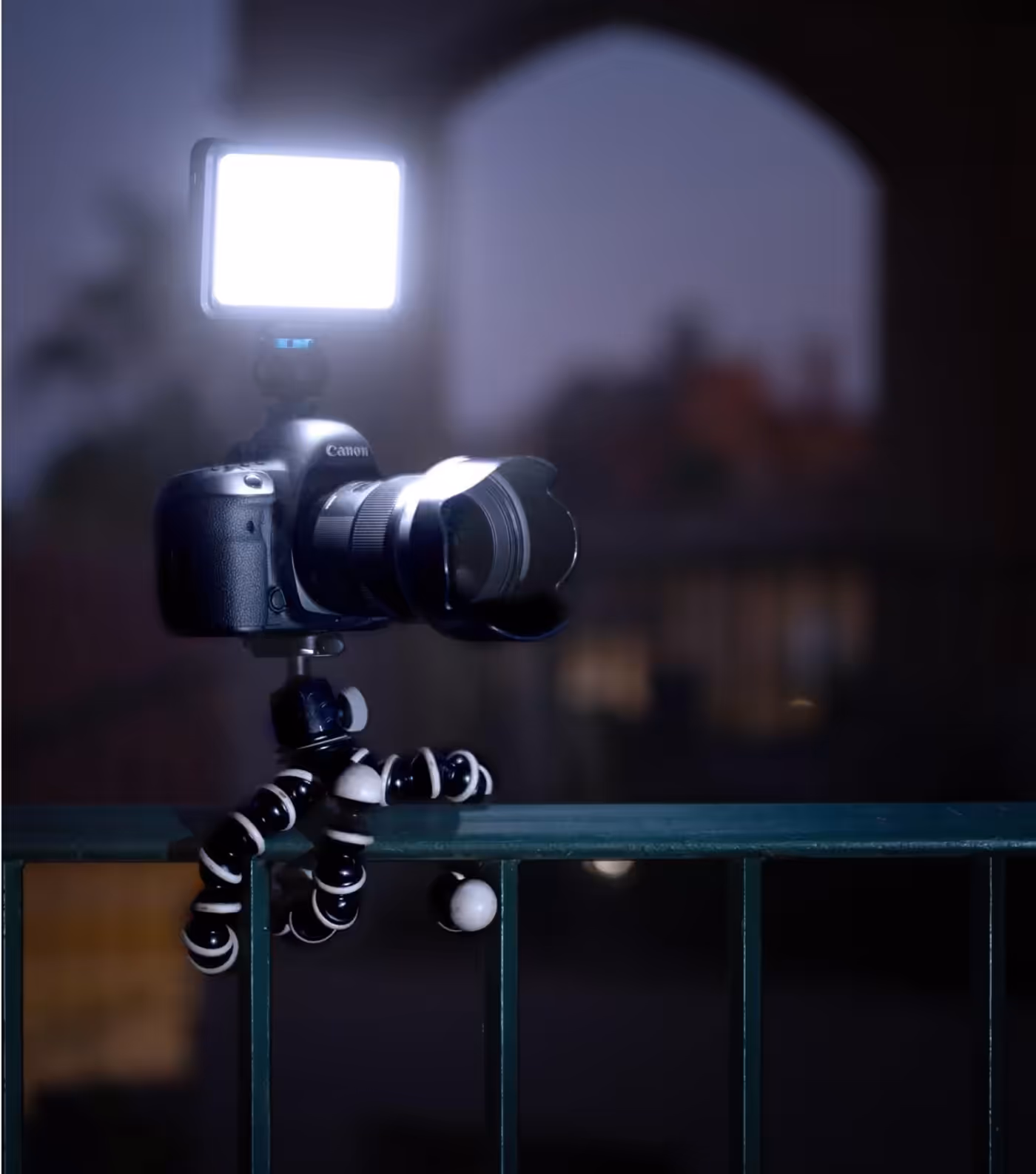 Elgato Cold Shoe holding a Key Light Mini in a studio setup