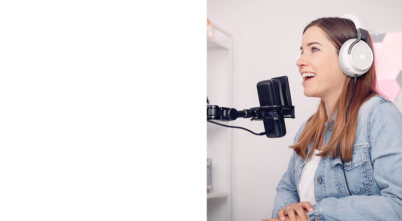 Elgato Wave Pop Filter positioned as a shield in front of the microphone grille