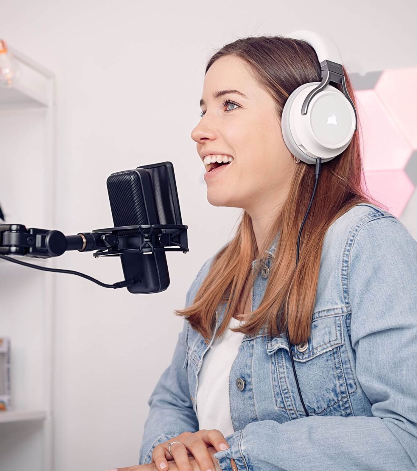 Close view of the dual-layer steel mesh on the Elgato Wave Pop Filter