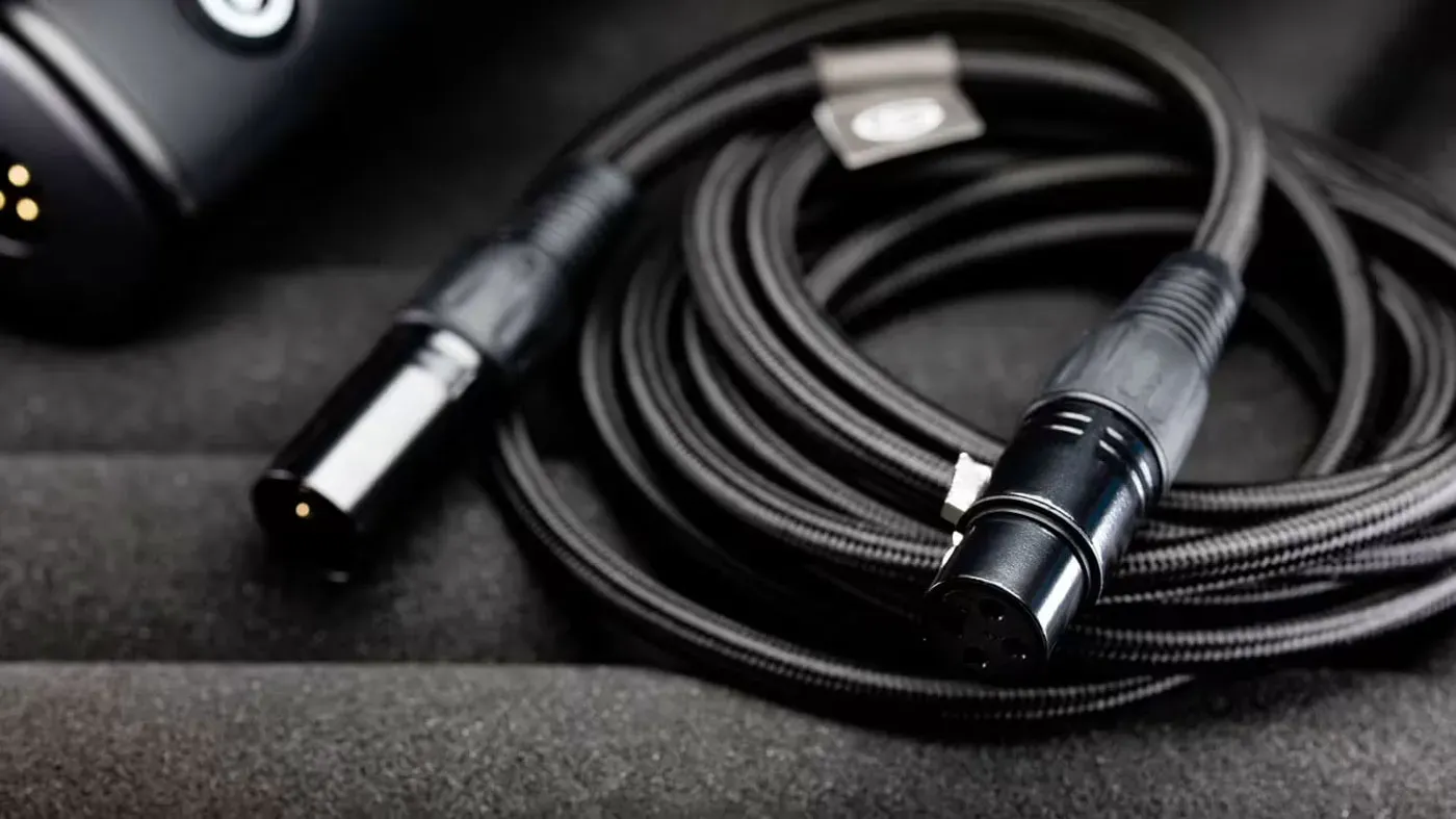 Corsair Elgato XLR Microphone Cable showcasing its 10ft length and professional design