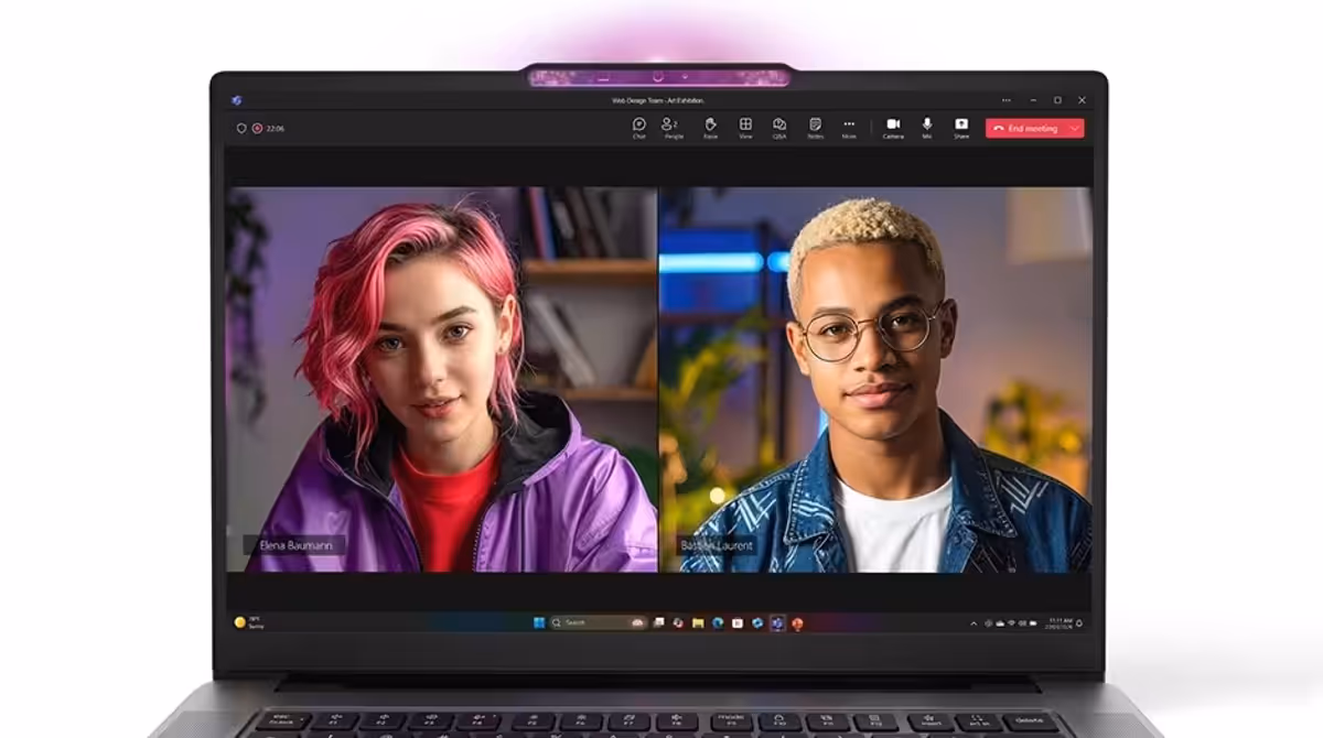 The display of the Lenovo Yoga Pro 7i Gen 11 Aura Edition (15” Intel) showing two participants in a video call.