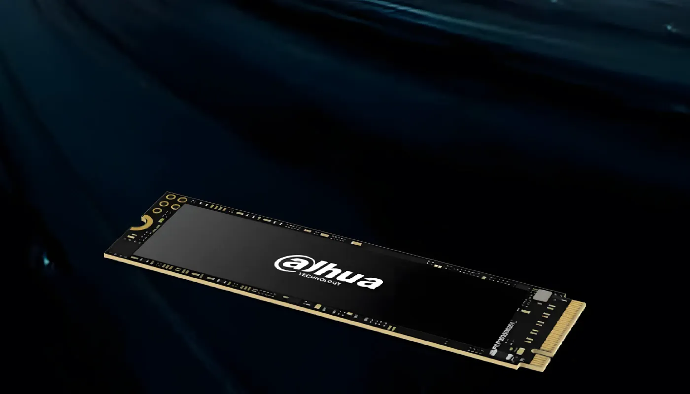 DAHUA PCIe Gen4 NVMe M.2 2280 SSD shown for size