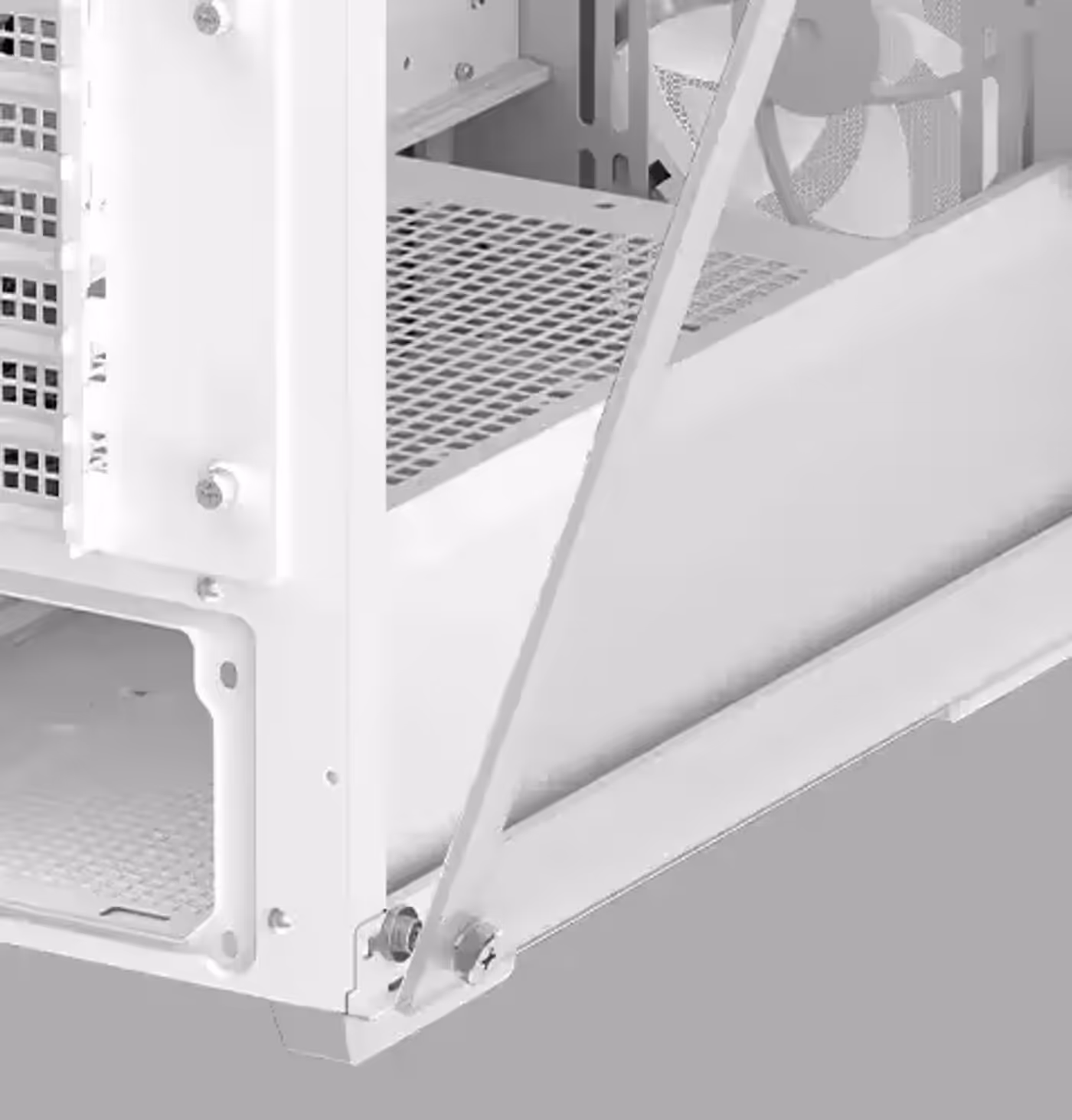 Durable external design of the CC560 MESH V2 with easy-access features