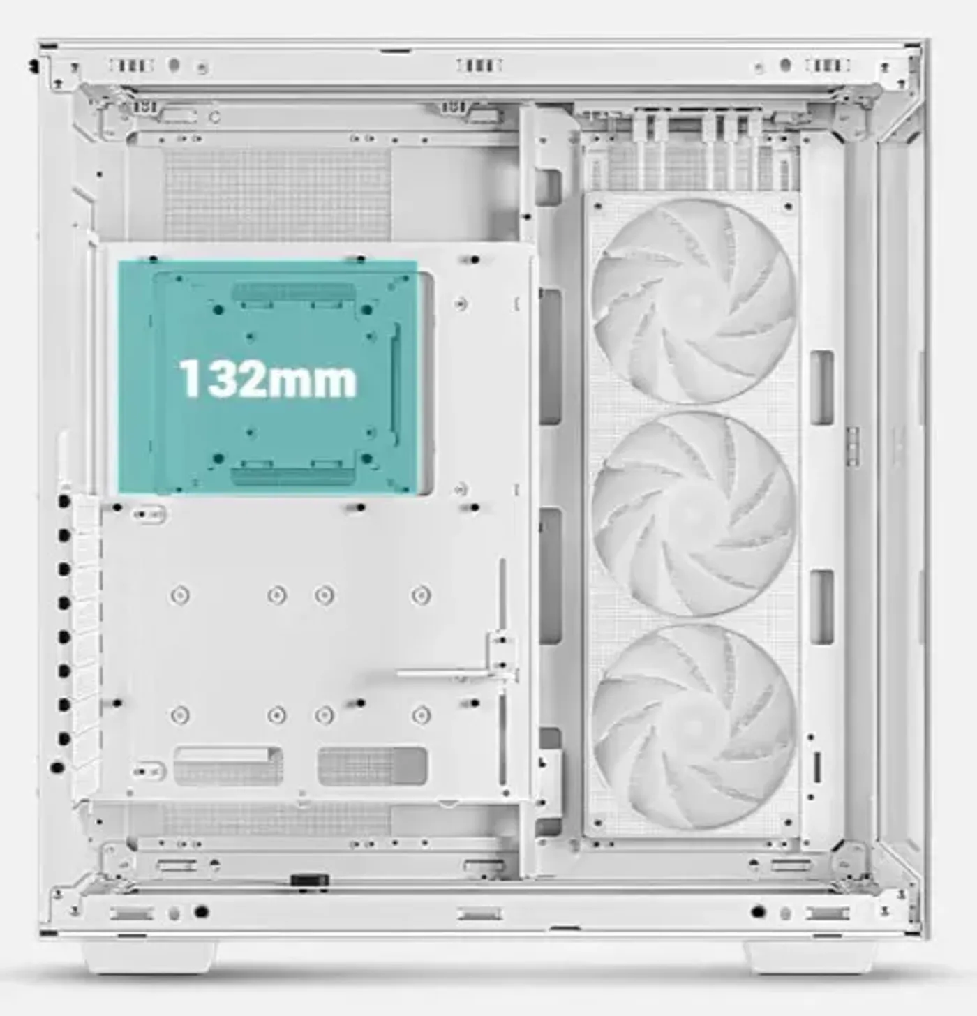 White interior and exterior finish of the DeepCool CH780 WH case