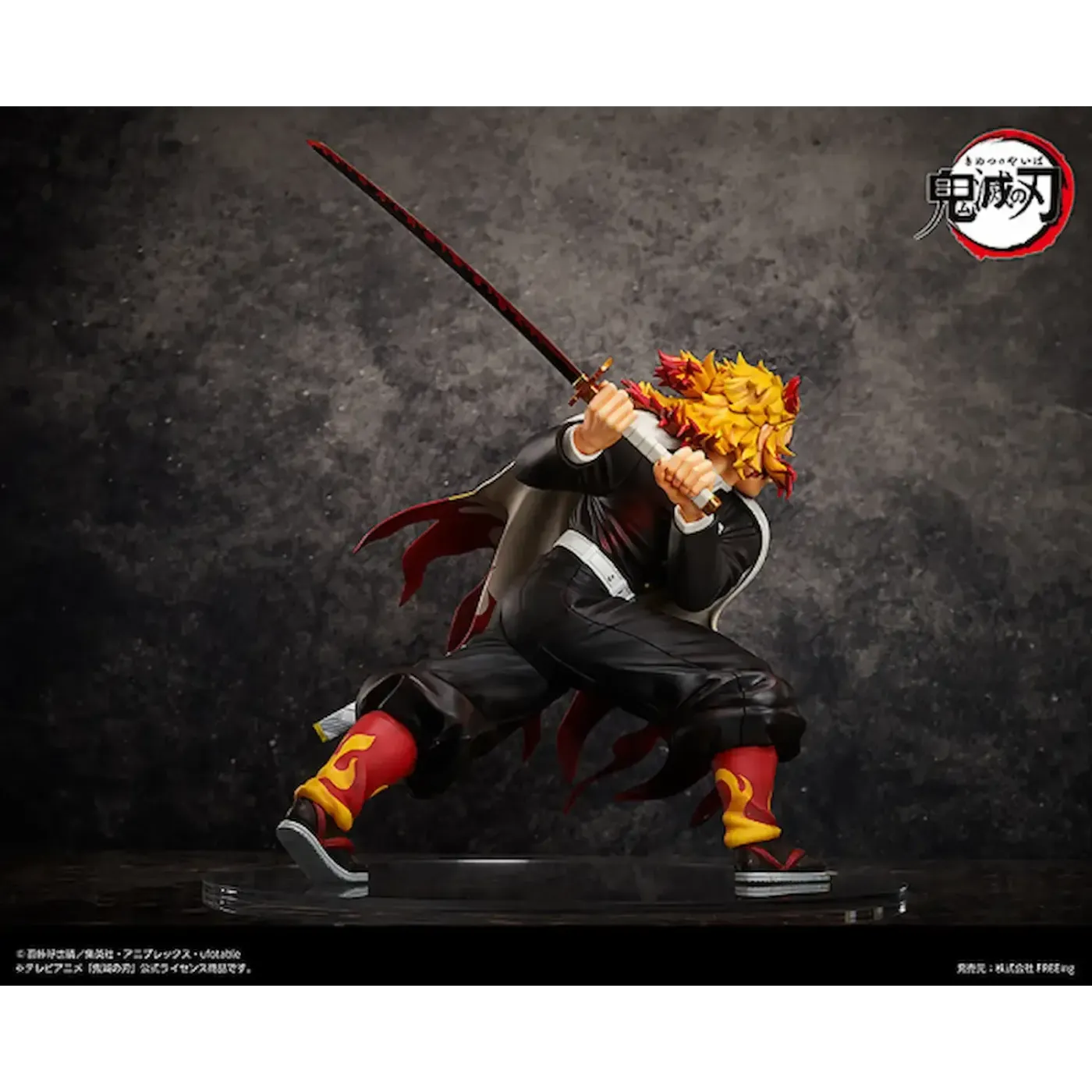 Demon Slayer Corps uniform detail on the Kyojuro Rengoku 1/4 scale figure