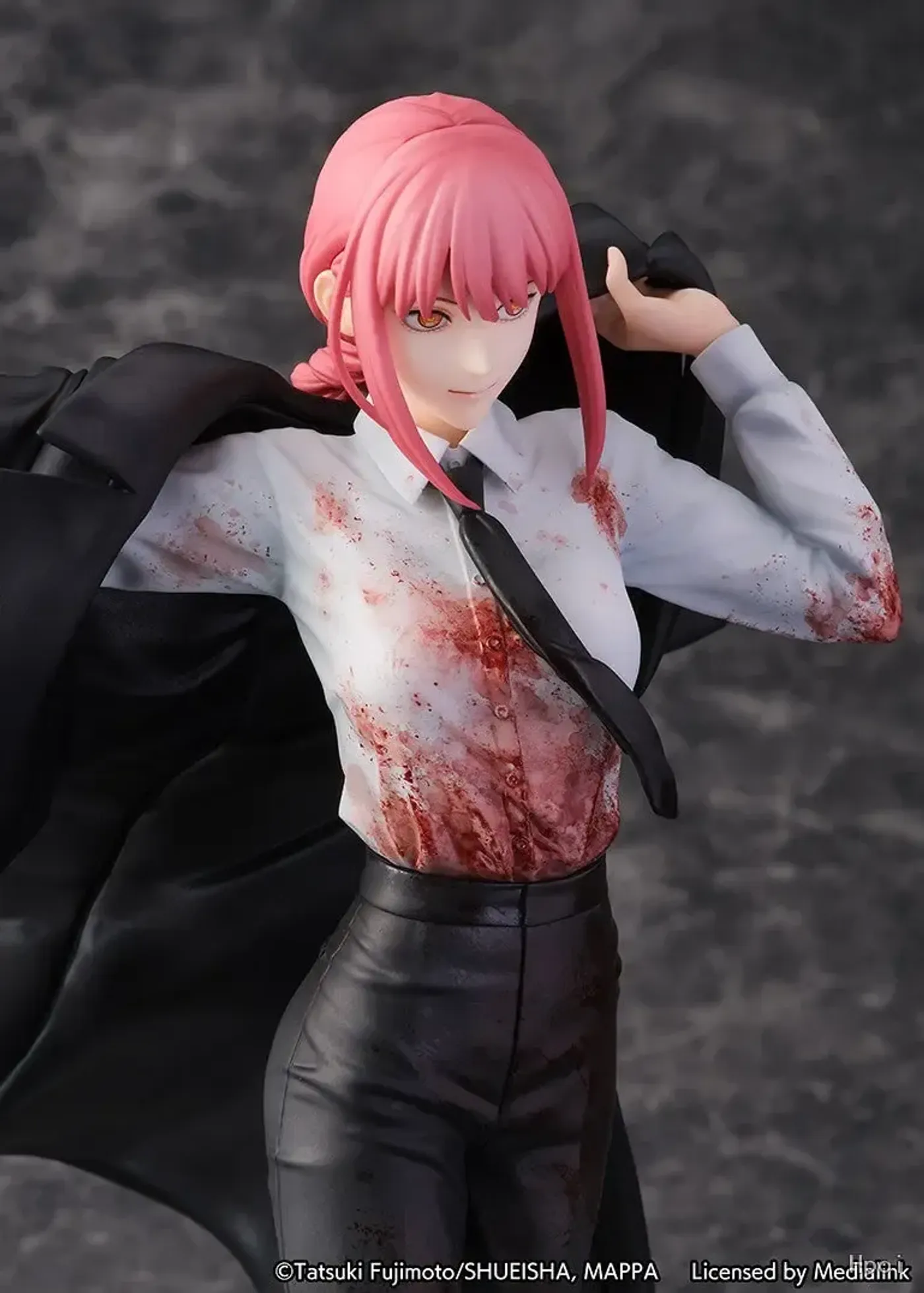 Makima 1/7 scale figure standing on its detailed scenic base
