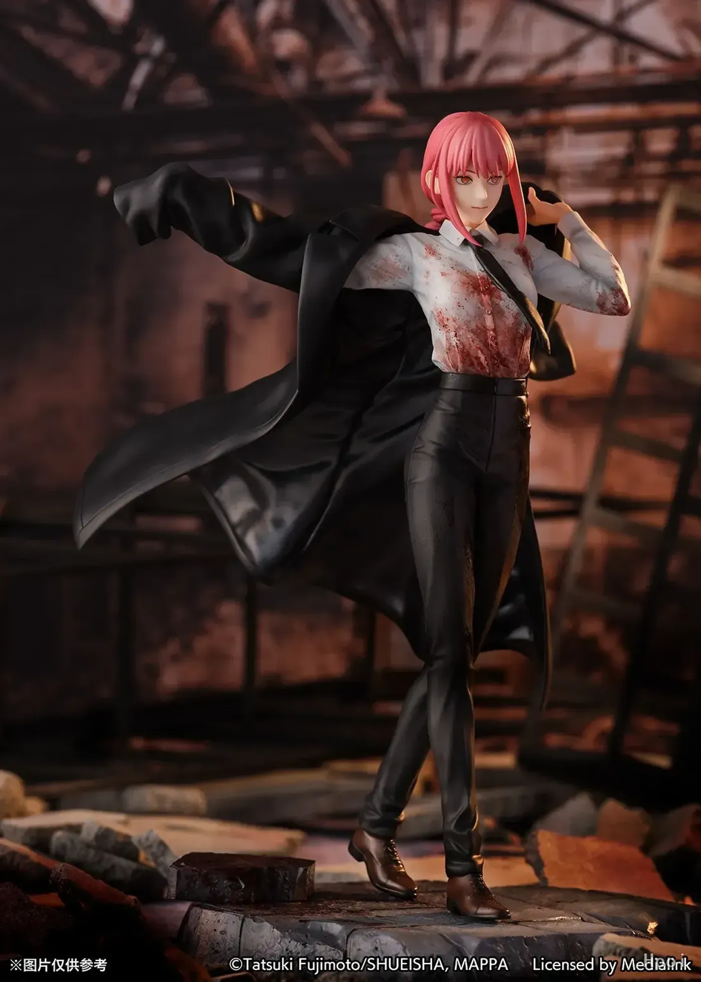 Back view showing the scenic base and the figure's posture