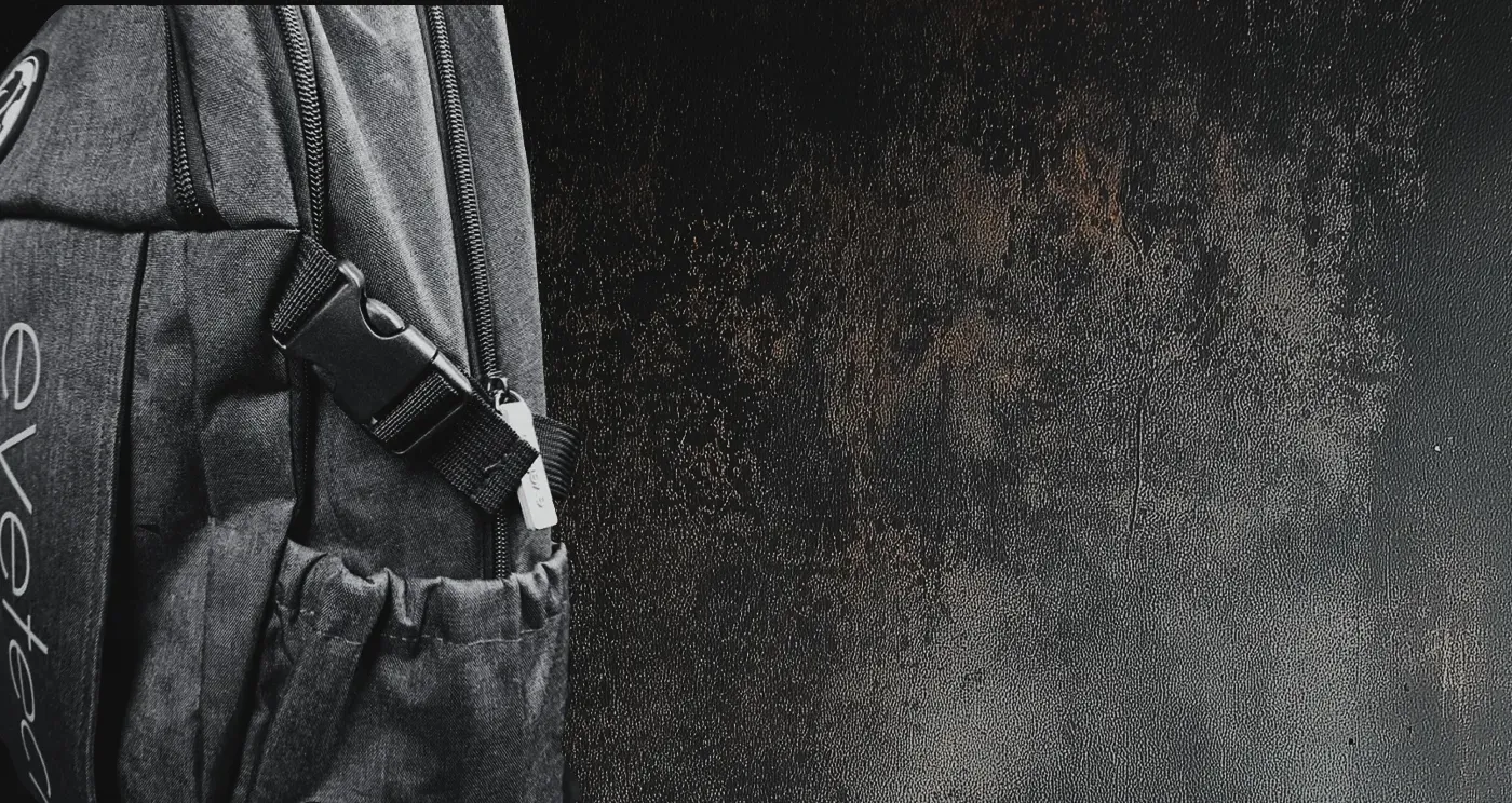 Padded adjustable shoulder straps and reinforced stitching on the Evetech Flux backpack