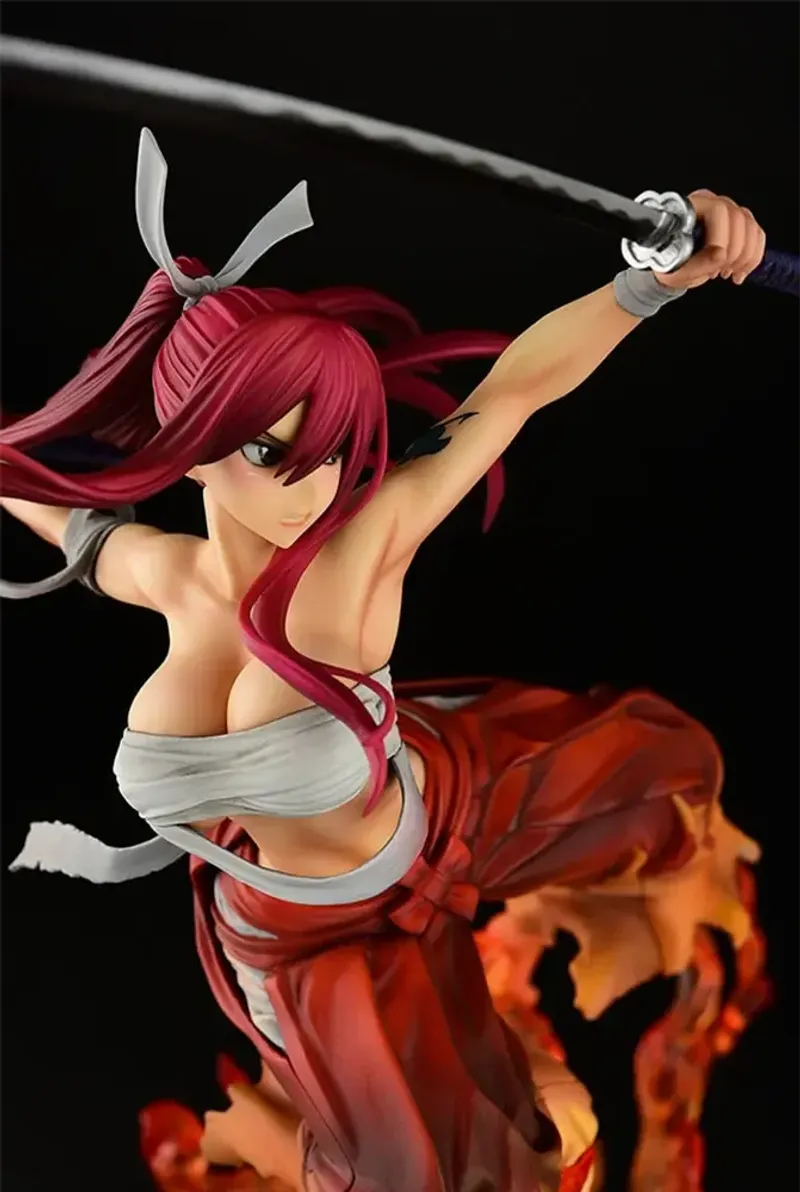 Erza Scarlet figure showing the removable hakama with its flame pattern