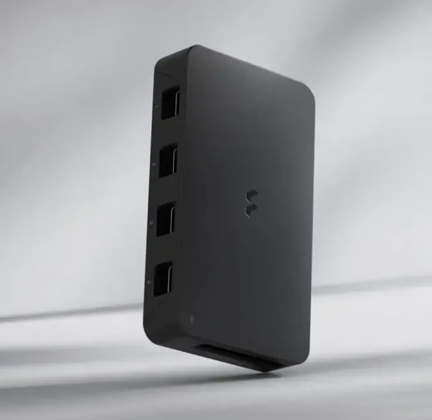 Connection ports on the Fractal Adjust Pro Fan Hub for peripherals