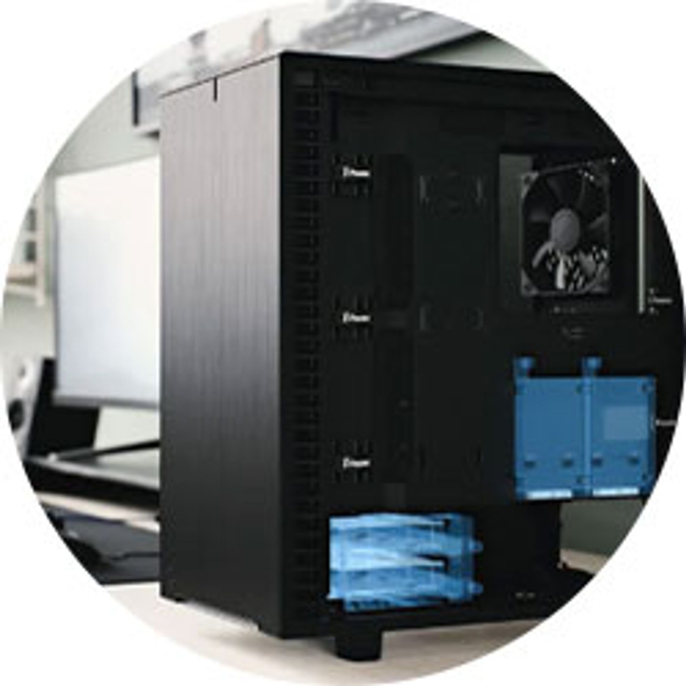 Interior storage and maintenance layout of the Fractal Design Define 7 Compact