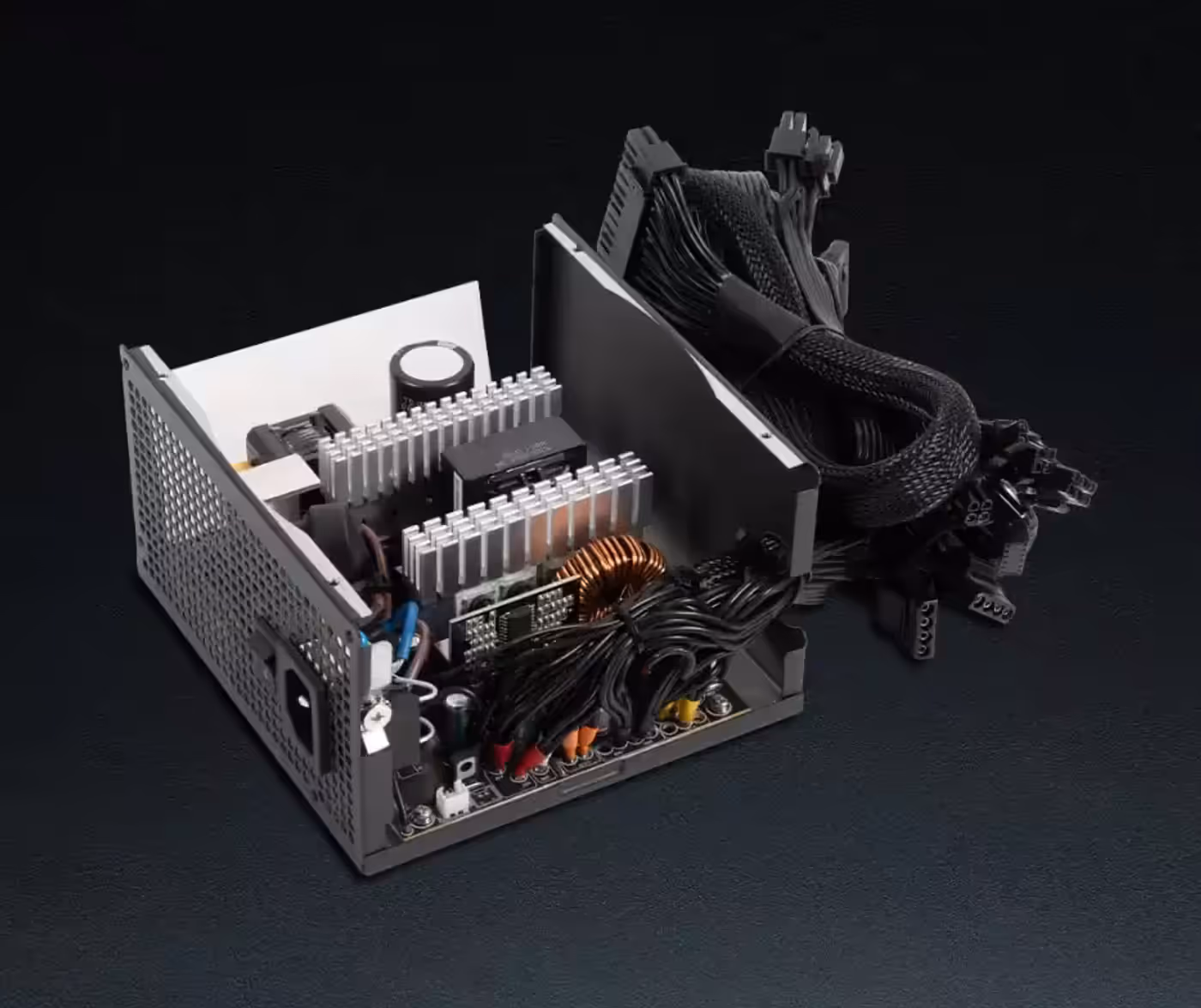 Gamdias HELIOS M2 power supply highlighting single +12V rail and DC to DC architecture