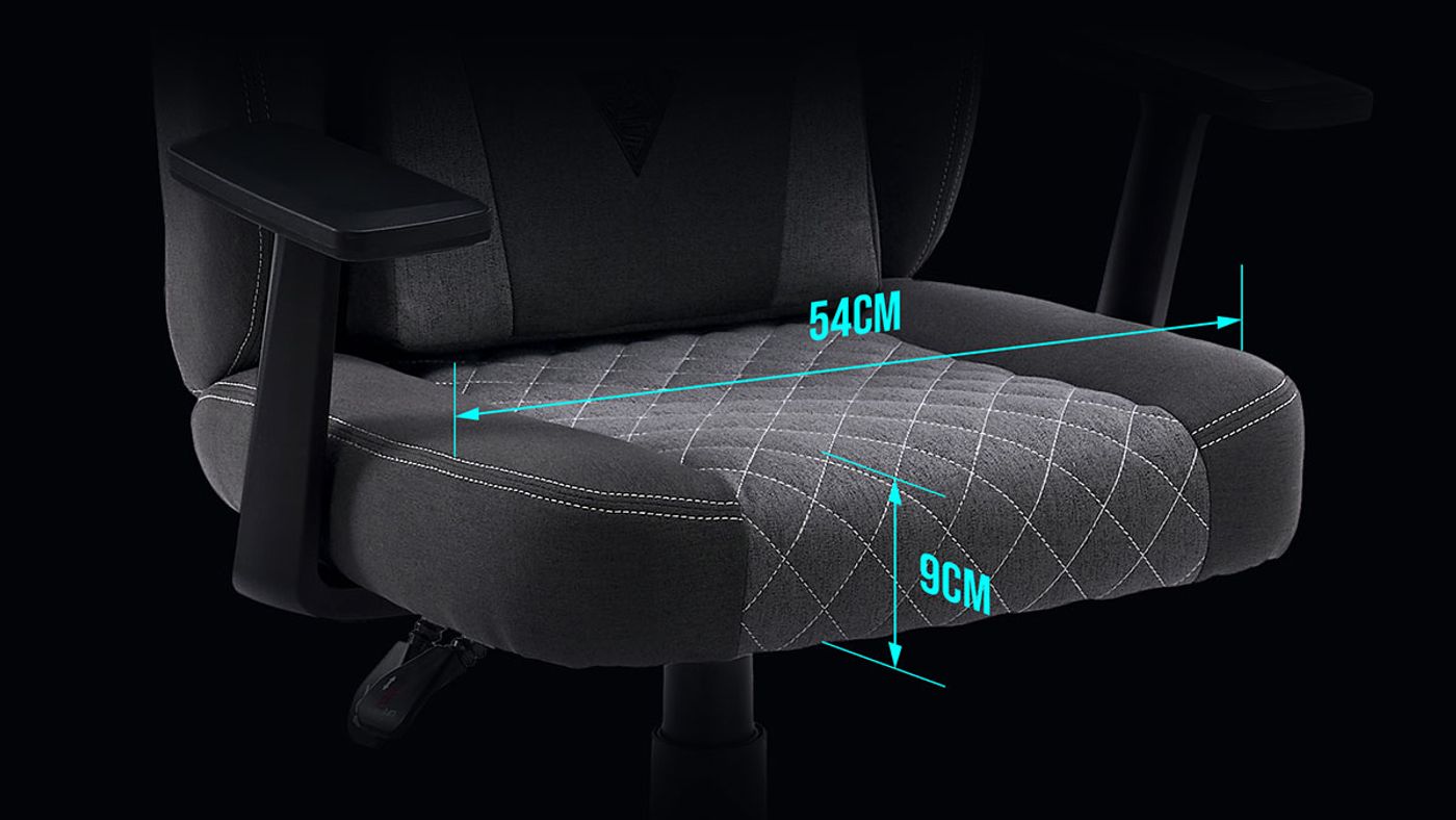 Overview of the wide 21-inch seat base on the Zelus E4 Weave