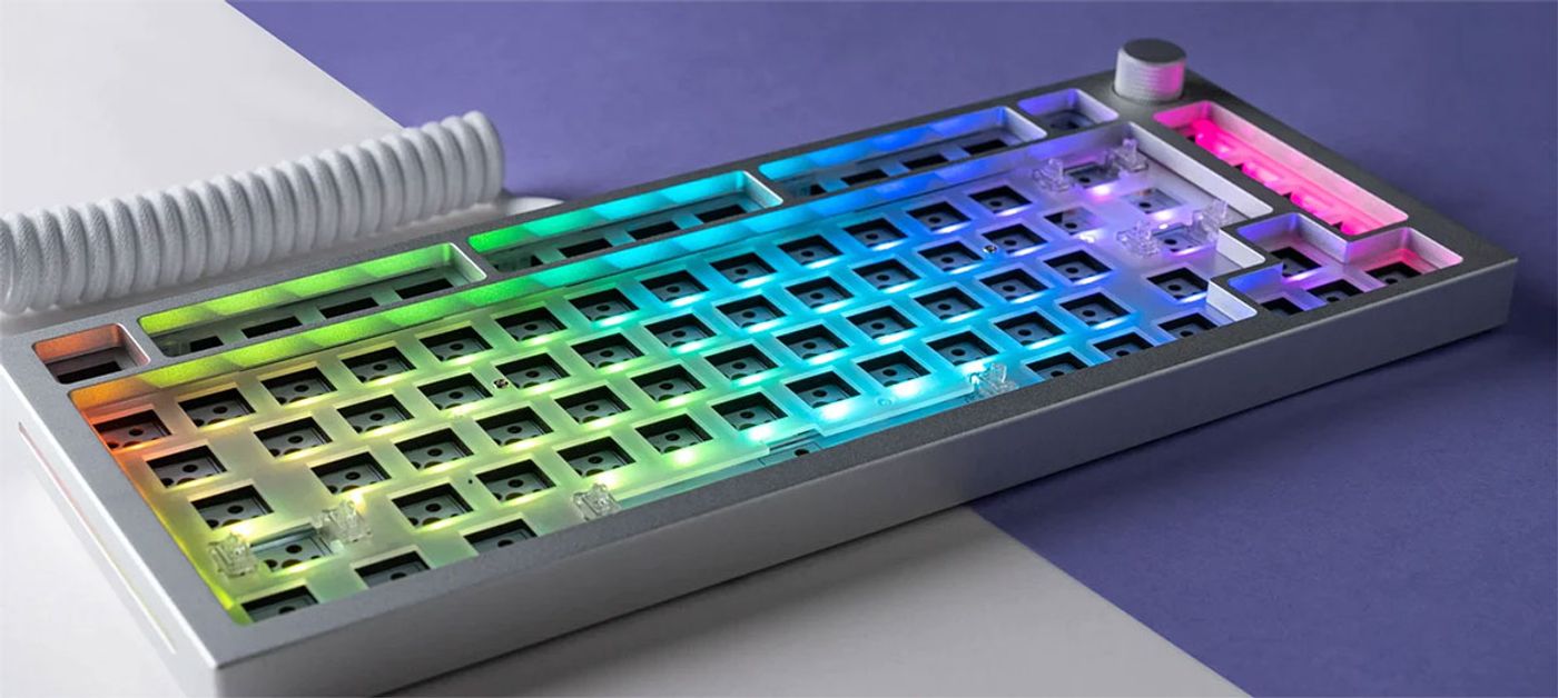 Light passing through the semi-transparent plate of the GMMK Pro